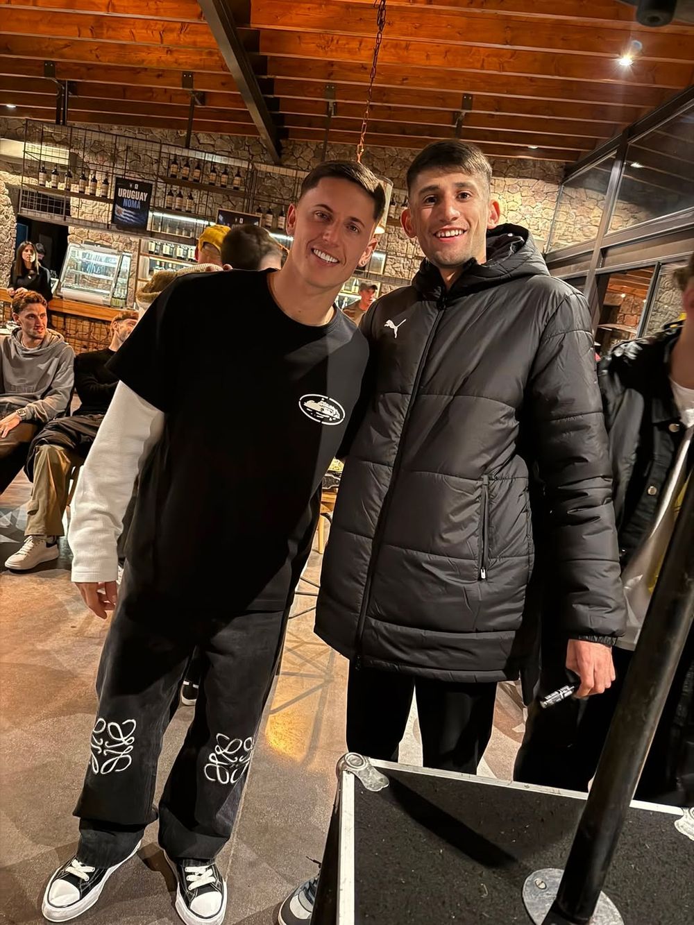El agite de los jugadores de la selección uruguaya en la fiesta privada de despedida 
