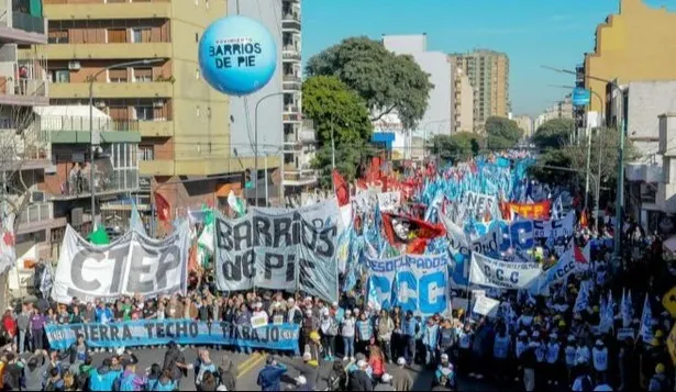 Los movimientos sociales preparan una gran movilización para diciembre.