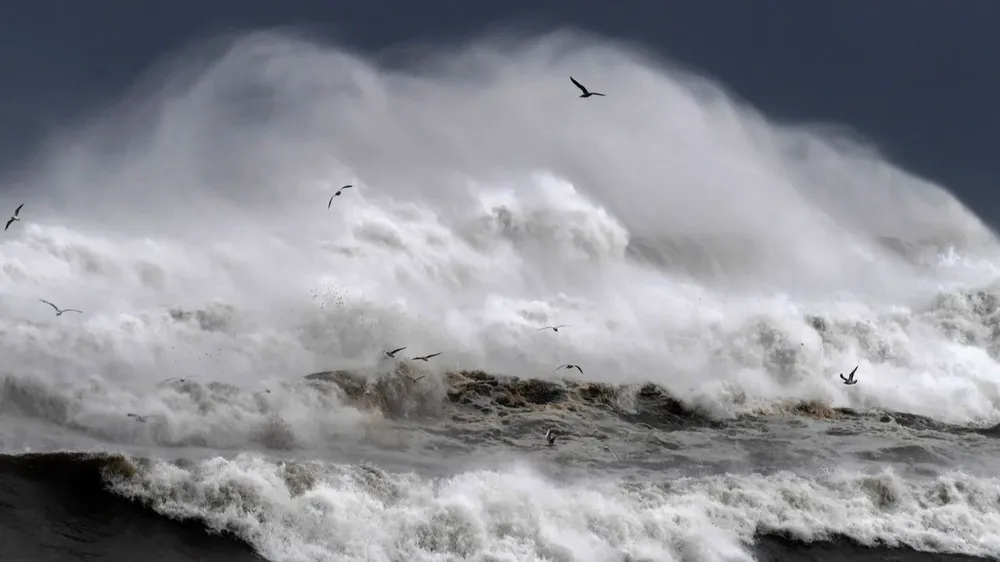 Galicia, Asturias, Cantabria y País Vasco, en alerta por olas de 7 metros.