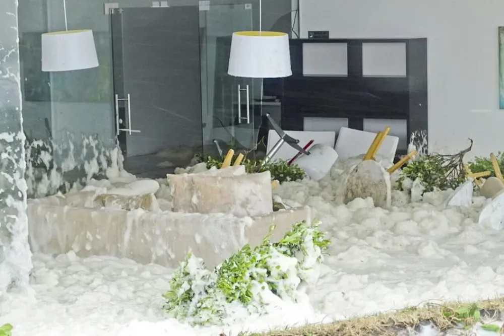 Un edificio fue invadido por el agua en Punta del Este.