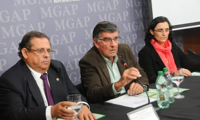 Rivero, Muzio y Lourdes Adrien en el MGAP