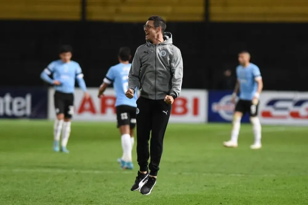 El festejo del final del entrenador de City Torque