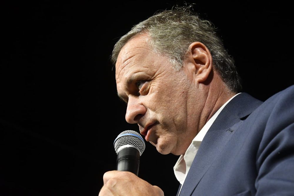 Álvaro Delgado en el acto de cierre de campaña del Partido Nacional en Las Piedras.jpeg