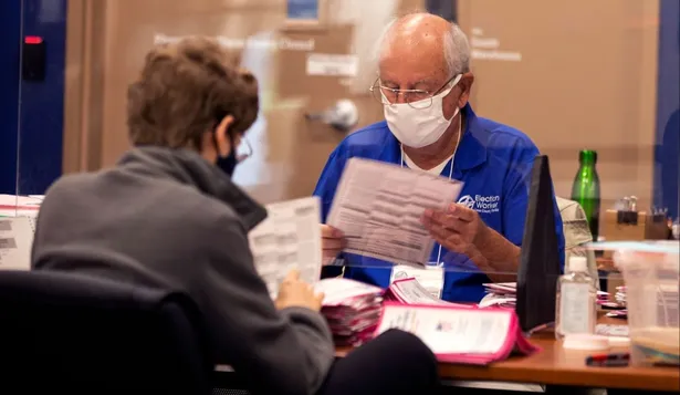 Por Trump, me he vuelto demócrata: la crucial Florida ya cuenta sus 9 millones de votos anticipados
