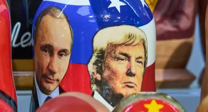 Productos con las caras de Putin y Trump, que se reúnen en Alaska.