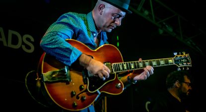 El guitarrista italiano Alessio Menconi y la MVD Big Band cerrarán el Festival de Jazz de Montevideo el próximo sábado