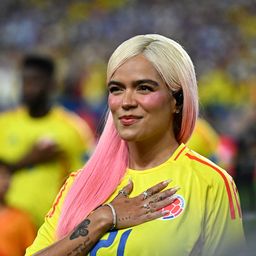 La colombiana Karol G en la previa de un partido de la selección de su país, durante la Copa América 2024.