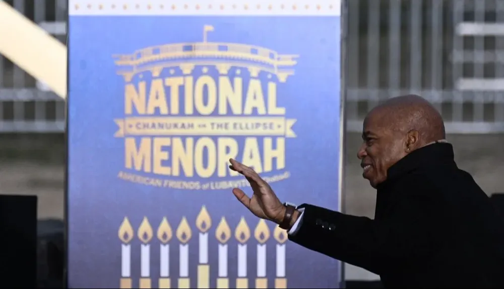 El alcalde de Nueva York, Eric Adams tiene una aprobación del 28%, según una encuesta reciente.