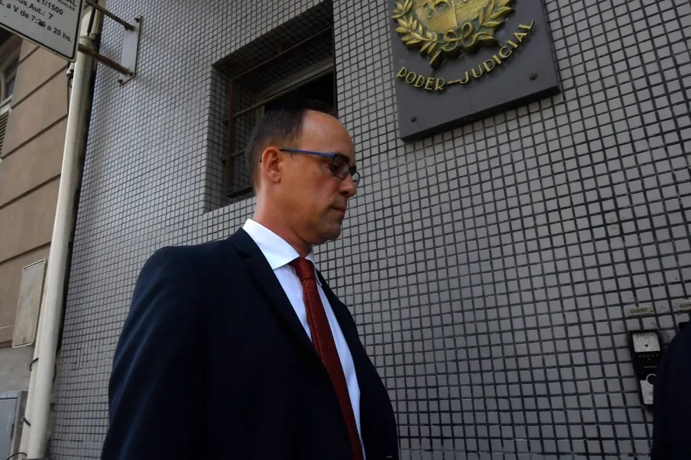 Gustavo Piegas entrando al juzgado