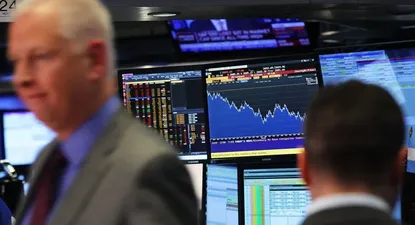 Bolsas acusan el impacto de la guerra comercial y cierran con fuertes pérdidas