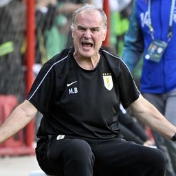 Marcelo Bielsa en Bolivia vs Uruguay en El Alto