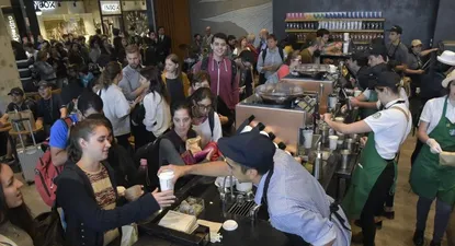 ¿Qué tienen marcas como Starbucks para despertar pasiones?