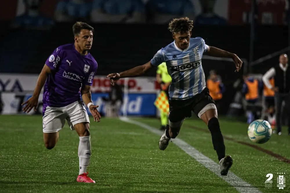 Partido de ida entre Defensor Sporting y Cerro
