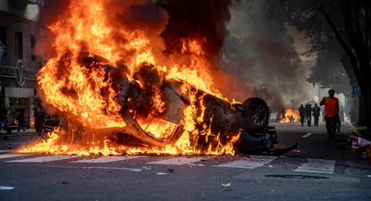 El Gobierno vincula la violencia de la marcha a diversos grupos organizados, incluidos barras y dirigentes políticos.