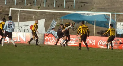 Peñarol entre el drama de las canchas chicas y sus números fuertes en el Tróccoli