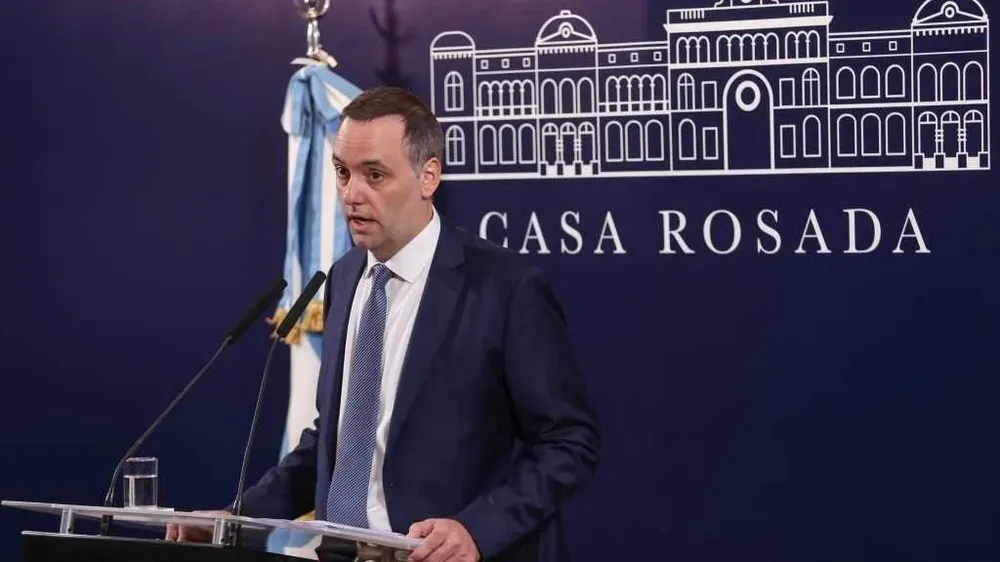 Primera conferencia de presa de Manuel Adorni, vocero presidencial