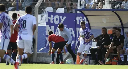 Carrasco le pisó la pelota a Neves