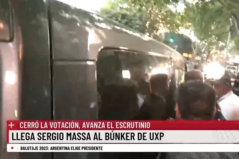 Llegada de Massa al bunker