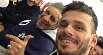 Toto Pereyra entre Porras y Pellejero, exjugadores de Cerro