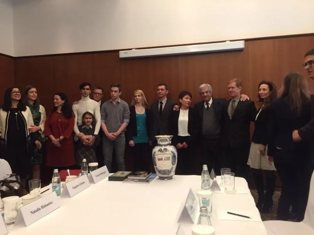 Tabaré Vázquez junto a uruguayos residentes en Rusia.