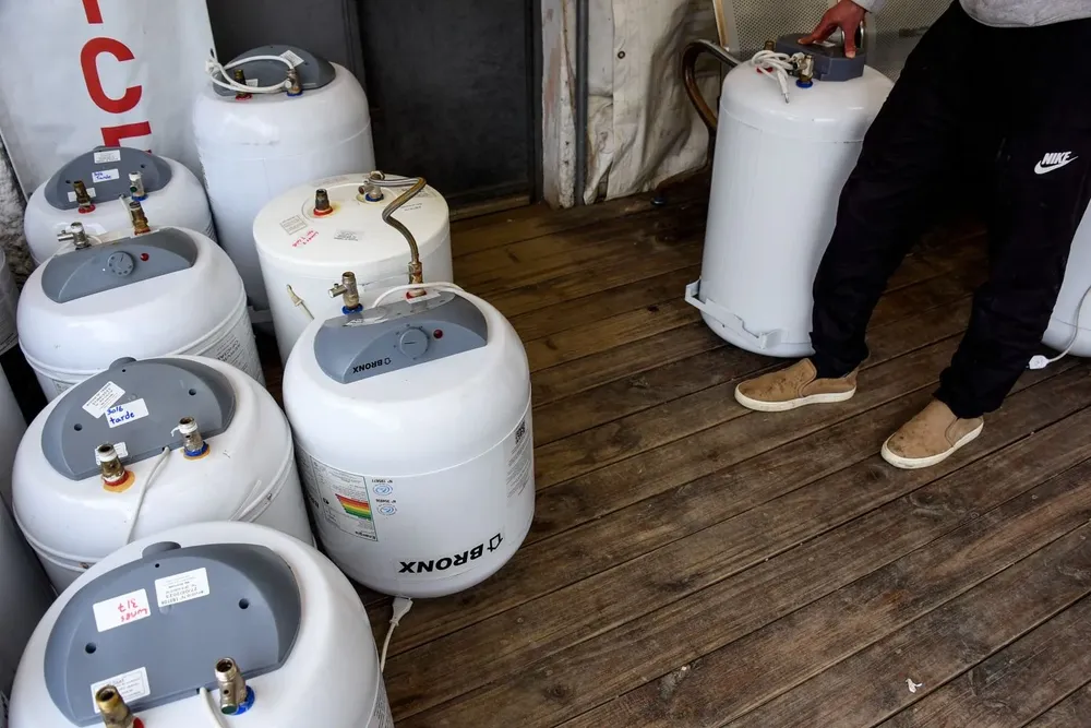 Directora del FA pidió que UTE colaborara con la compra de calefones