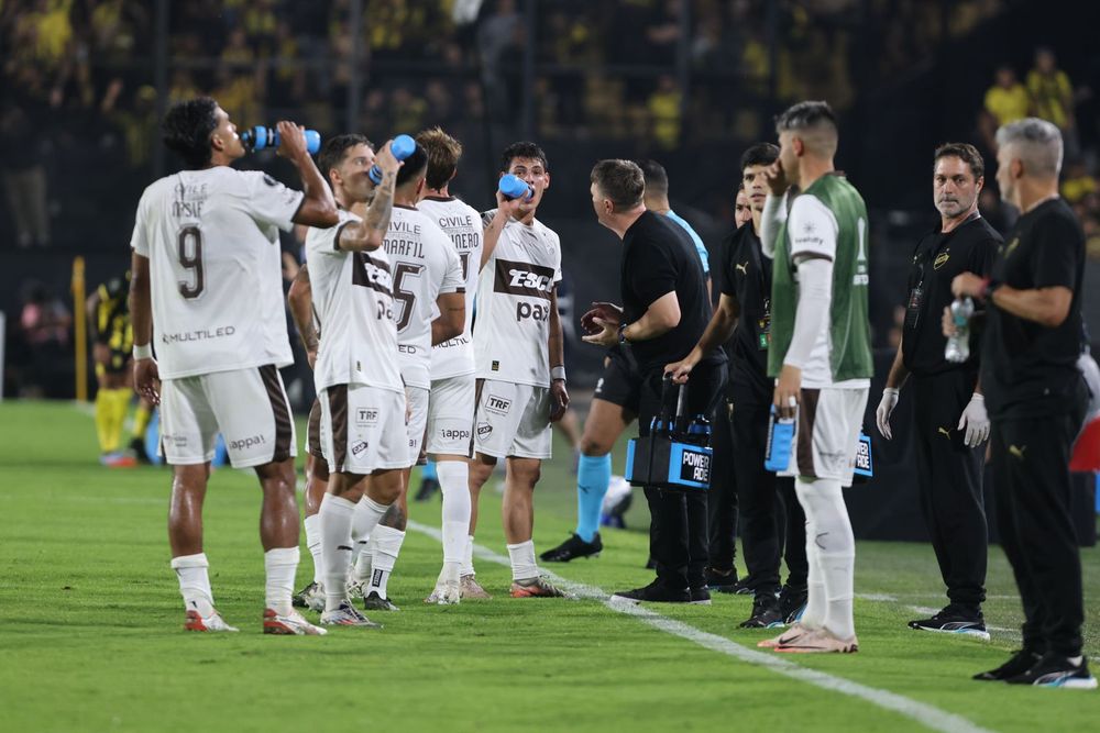 Pausa de rehidratación en Peñarol vs Platense por Copa Libertadores
