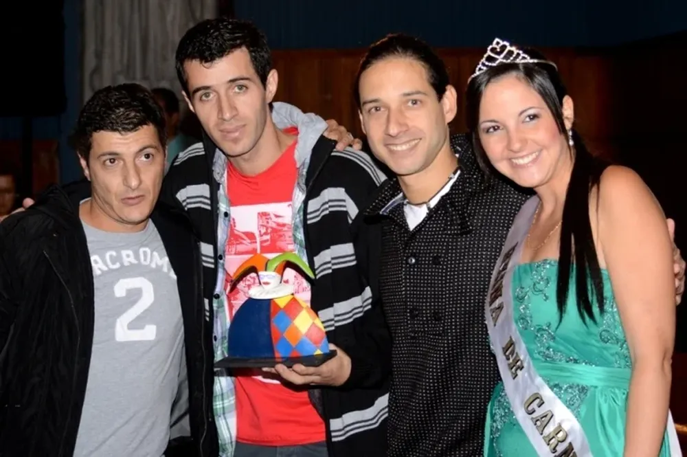 Integrantes de la batería de la murga Garufa