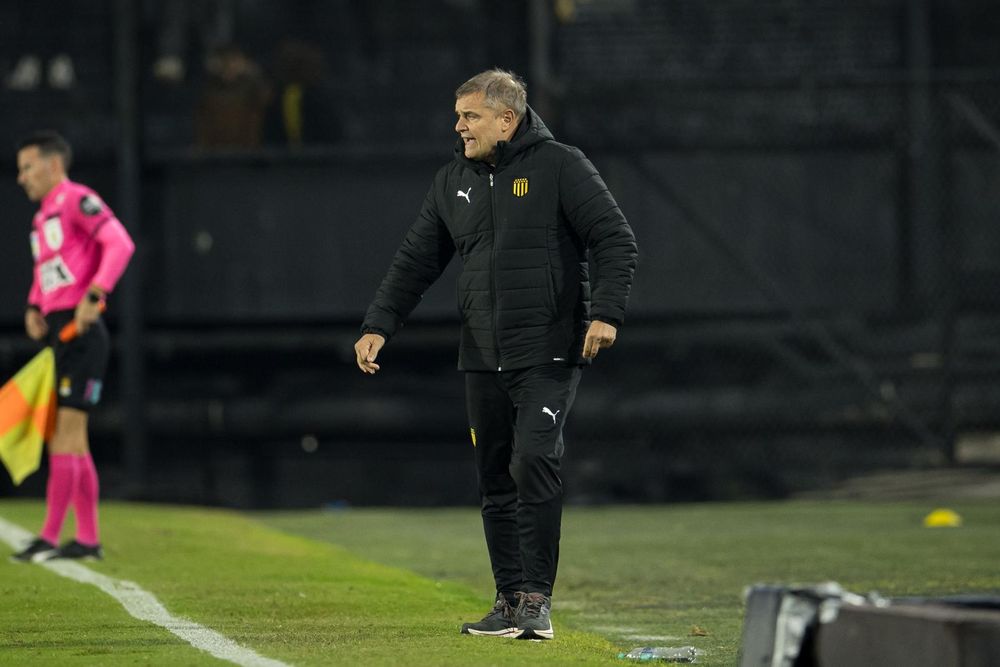 Diego Aguirre en el partido entre Peñarol y Central Español por el Torneo Intermedio