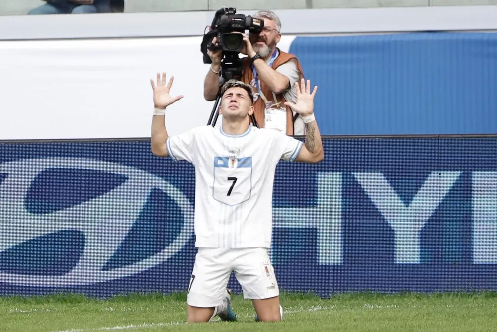 Anderson Duarte anotó el 1-0 y lo celebró emocionado hasta las lágrimas