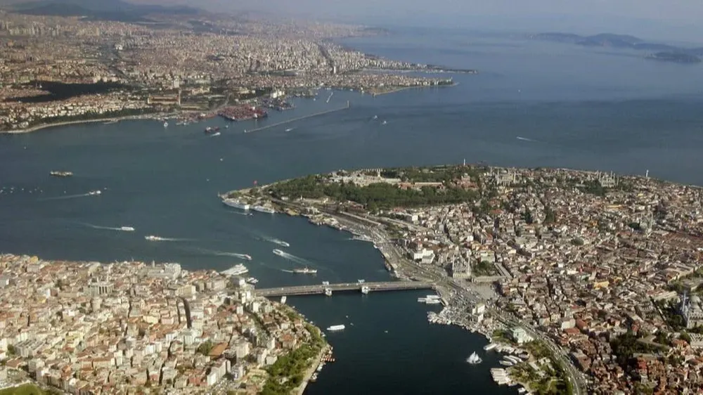 La ciudad de Estambul se extiende a ambos lados del Bósforo