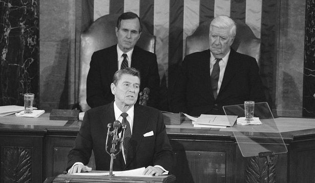 Ronald Reagan señalaba que el Departamento de Educación era un "despilfarro burocrático".