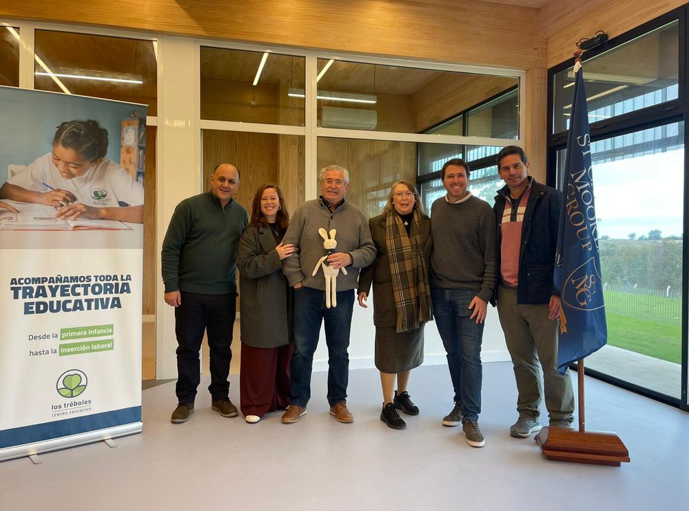 Gabriel González, Lucía y Edgardio Manzitti, Mabel Mazzini, Nicolás Manzitti y James Whitelaw.