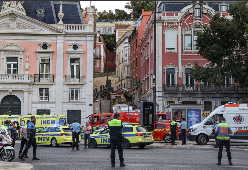 El funicular con capacidad para 43 pasajeros conecta la plaza de los Restauradores con el Barrio Alto.
