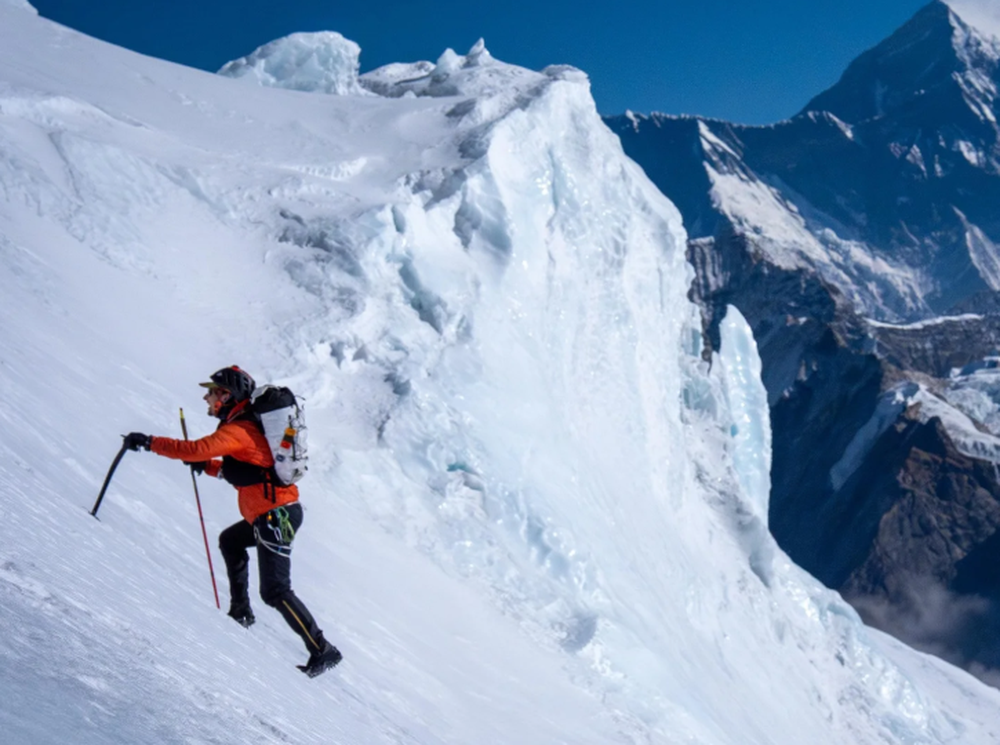 Tyler Andrews, nuevo récord de ascenso en el Everest