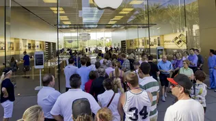 El año pasado sucedió una corrida similar a la actual por el iPhone 4S