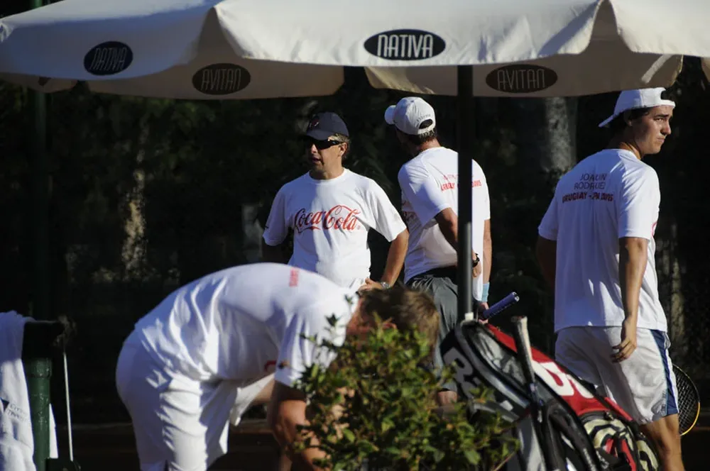 El capitán de Uruguay en el entrenamiento junto al equipo en el Carrasco Lawn Tennis
