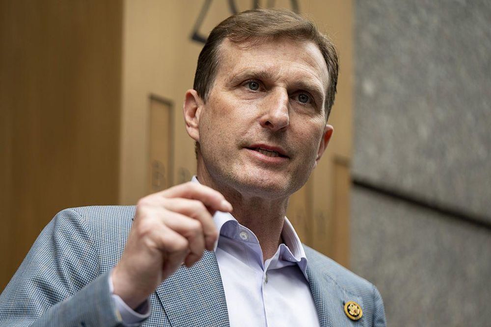 El congresista demócrata Dan Goldman comparó la actuación de los agentes con la de la Gestapo.