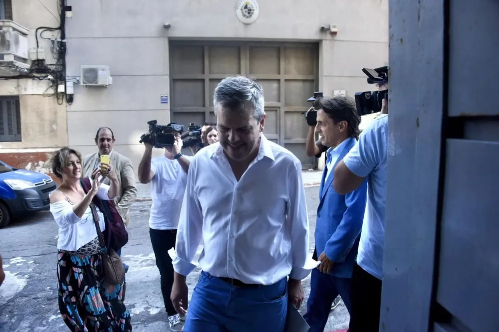 Leal ingresando a la sede de la OPEC donde declaró