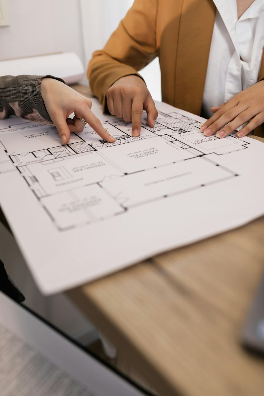 Este empleo permite a los ingenieros adaptarse y trabajar con nuevas metodologías y enfoques en construcción.