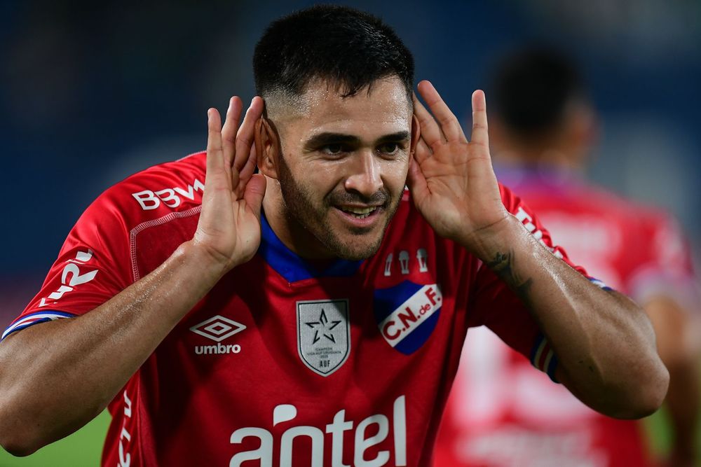 Maximiliano Gómez celebra su gol contra Racing