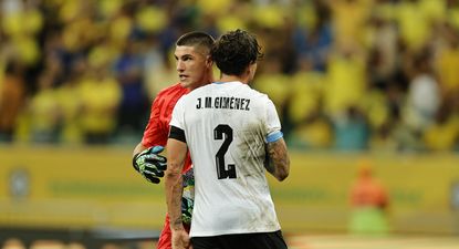 Sergio Rochet y José María Giménez de la selección de Uruguay que empató ante Brasil por Eliminatorias