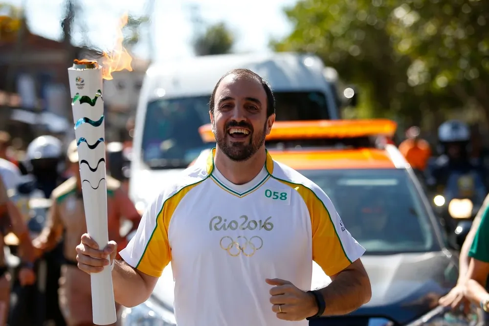 Rodrigo Ormaechea lleva la antorcha olímpica en los JJ.OO de Río de Janeiro de 2016