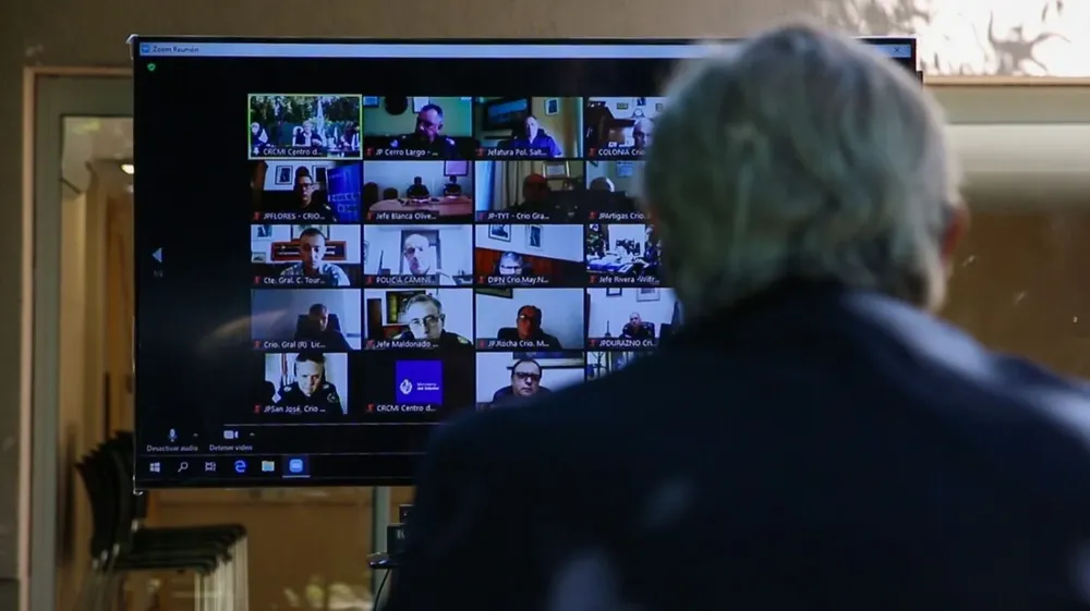 “Que las vacunas le ganen a los contagios”, ansió Larrañaga