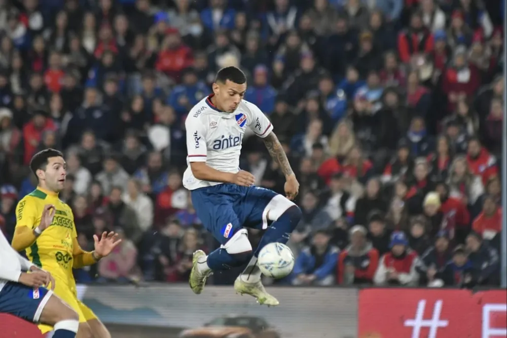 Franco Fagúndez, toque de gol en el aire