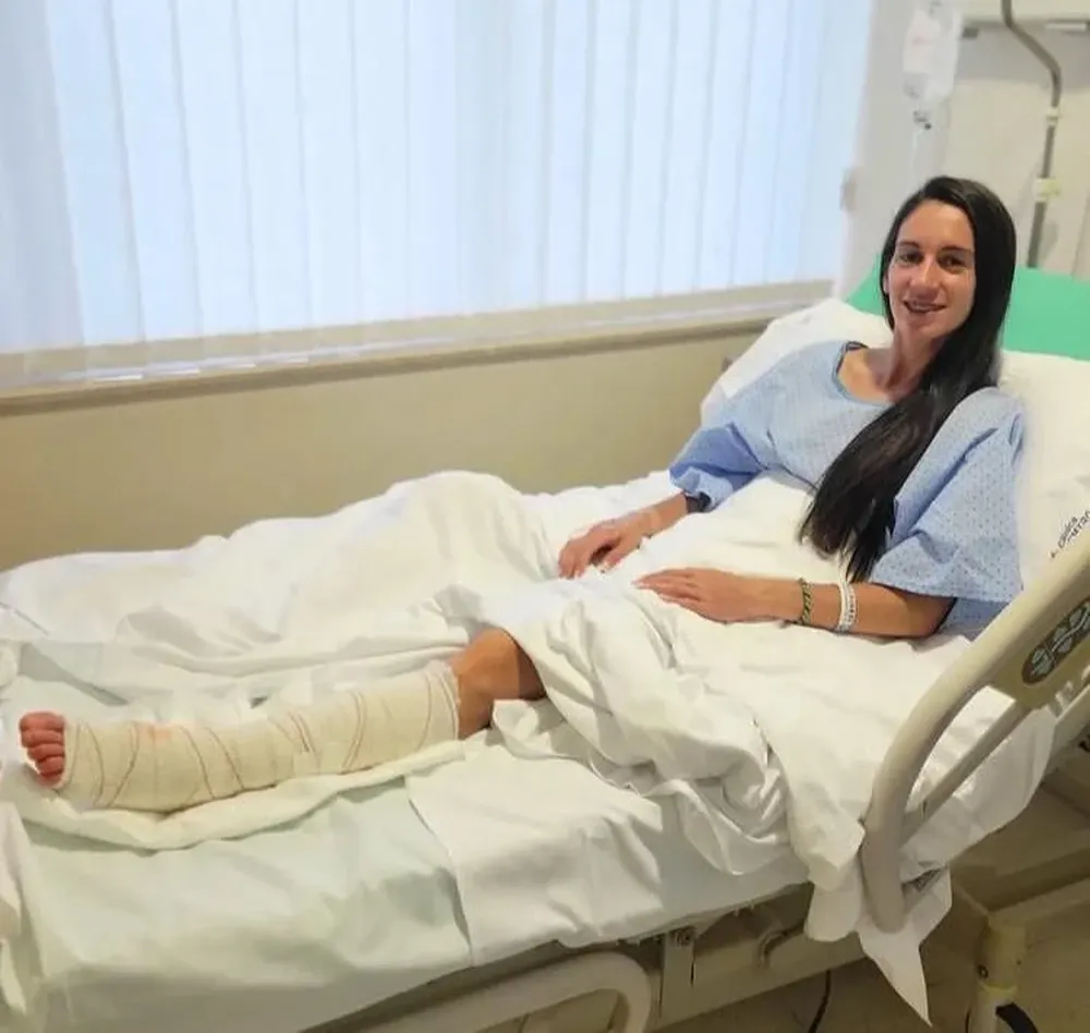 Pia Fernández tras la operación en Madrid