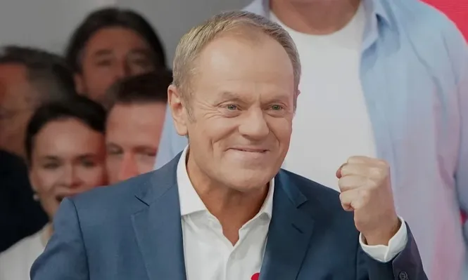 “Ganó la democracia, este es el final de este mal período”, aseguró Donald Tusk, presidente de la Coalición cívica (KO), el principal partido de la oposición.