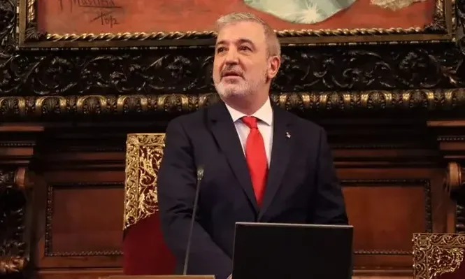 El alcalde de Barcelona, Jaume Collboni, en el pleno del Ayuntamiento