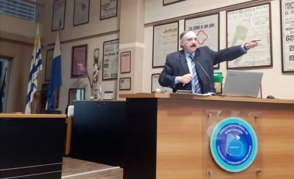 Gustavo Luján Ventura.