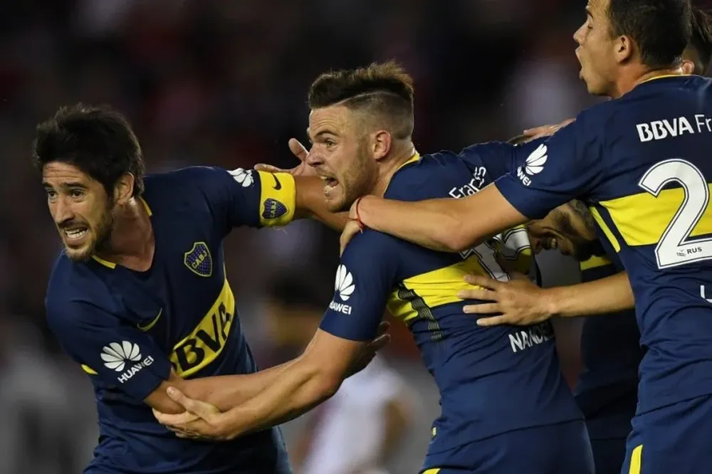 Nandez celebra el gol, con el que Boca Juniors, ganó el superclásico 2-1 a River Plate
