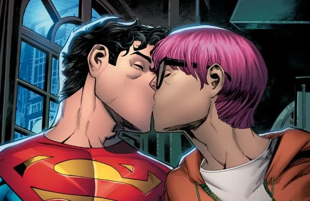 El beso entre Superman y su nueva pareja, Jay Nakamura